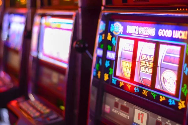 klasiktoto platform interface showing live dealer tables and sportsbook markets