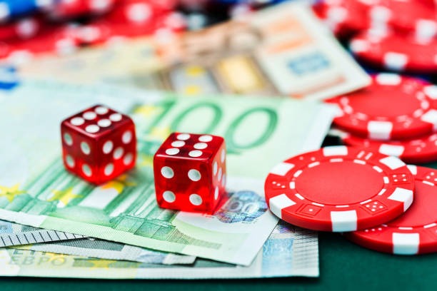 Live Super Sic Bo dealer rolling dice at klasiktoto